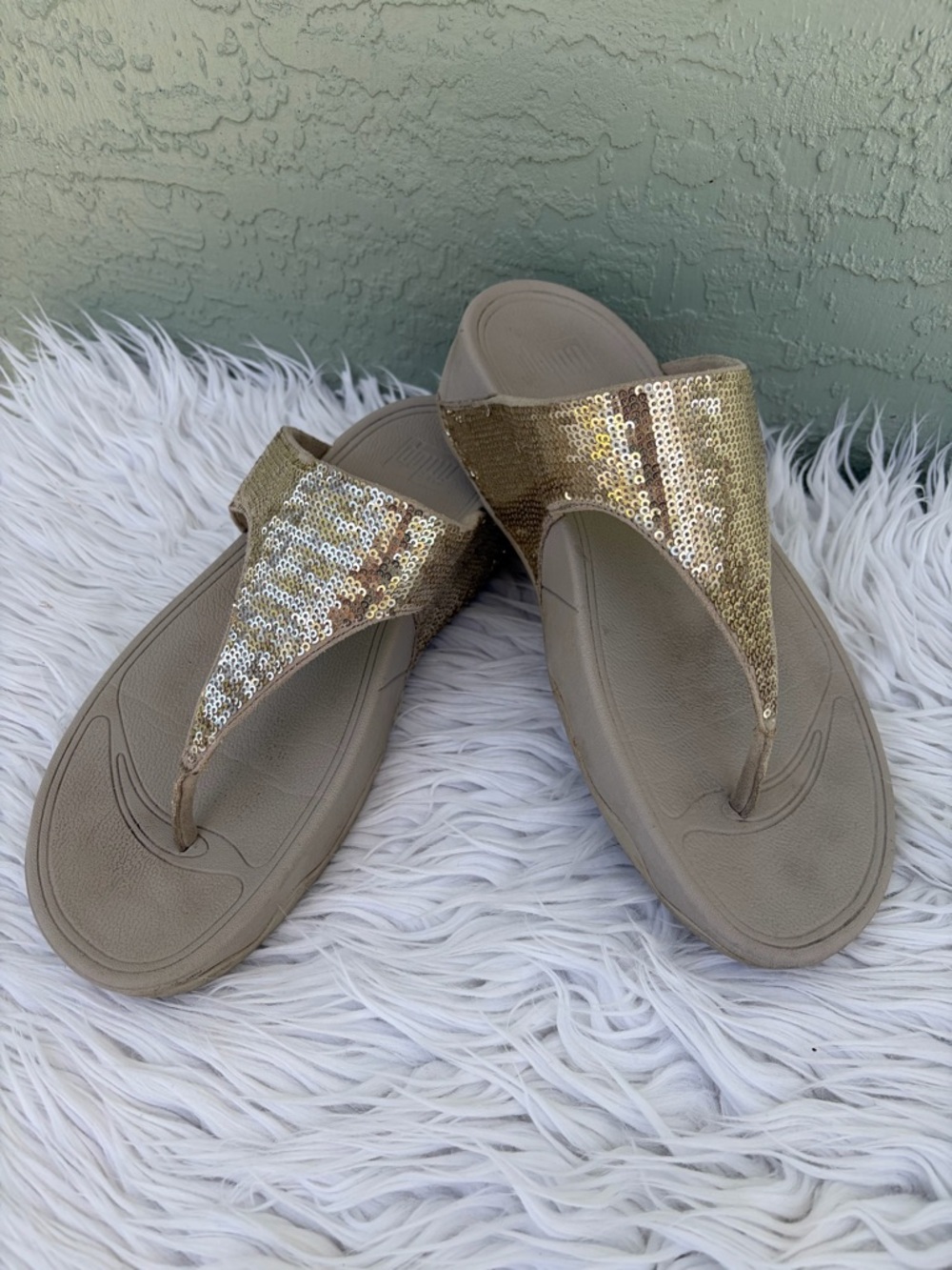 FitFlop Lulu Sequin Thong Sandals Womens Size 9 Gold Beige Slip On
